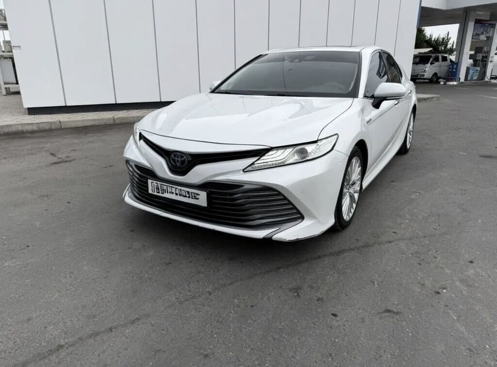 Toyota Camry: 2018 г., Автомат, Бензин, Седан — фото 2