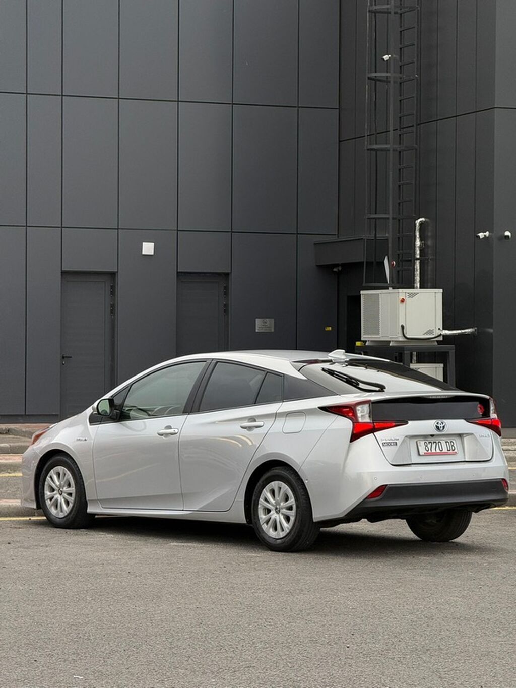 Toyota Prius: 2021 г., Автомат, Гибрид, Лифтбек: фото 5