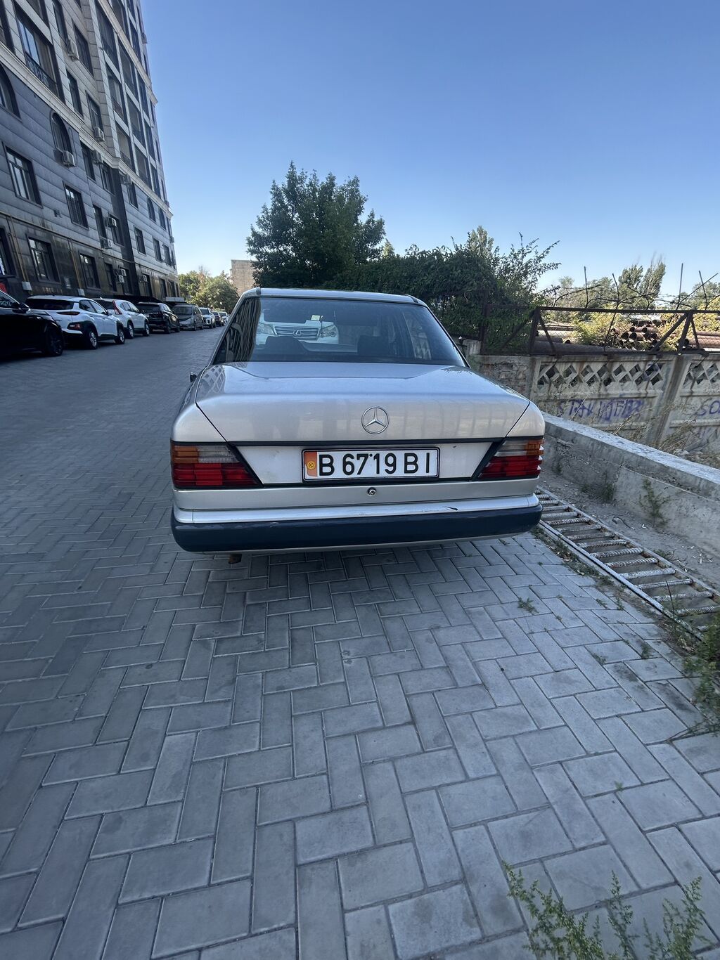 Mercedes-Benz E-Class: 1987 г., Бензин: фото 3