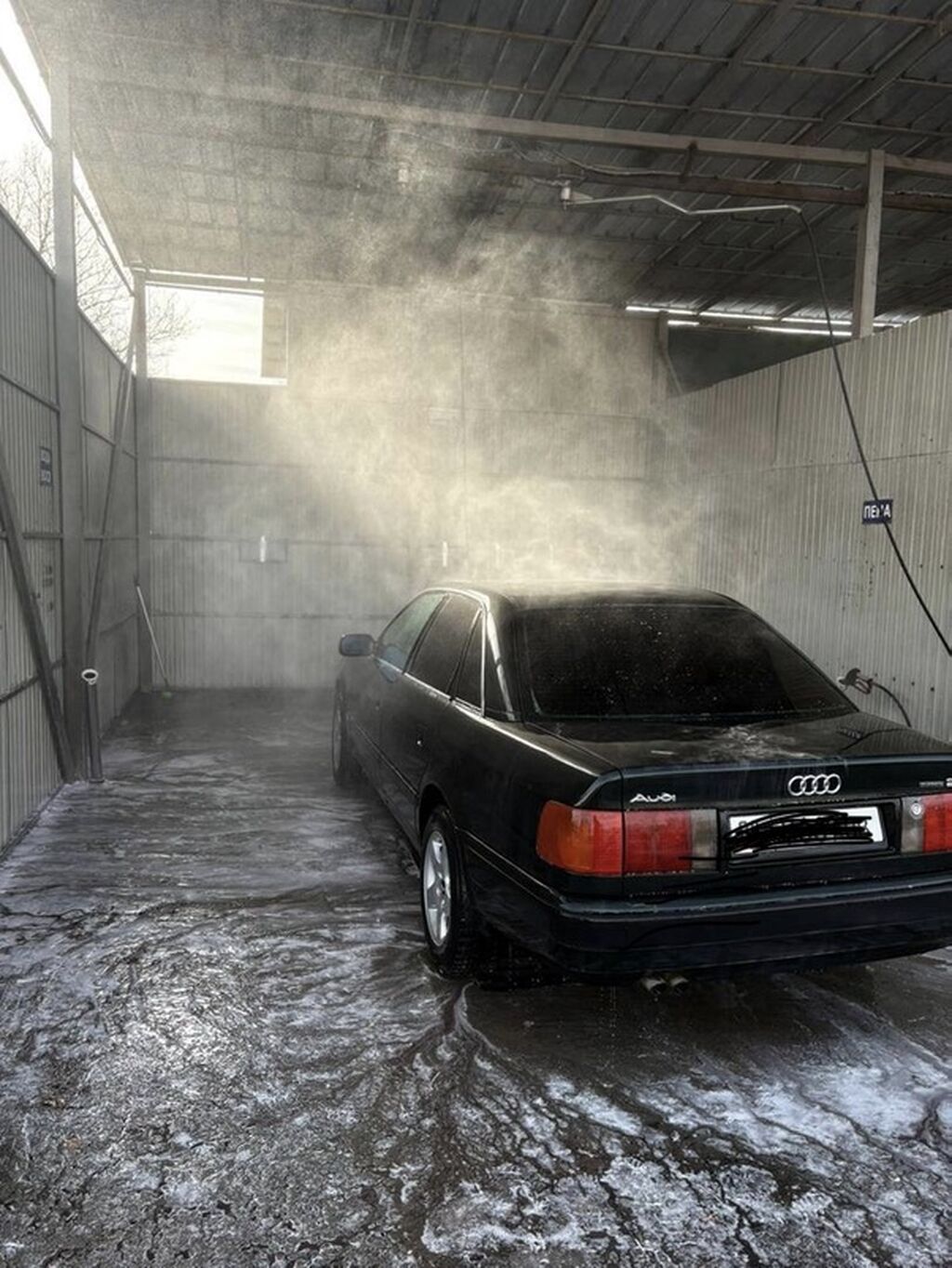 Audi 100