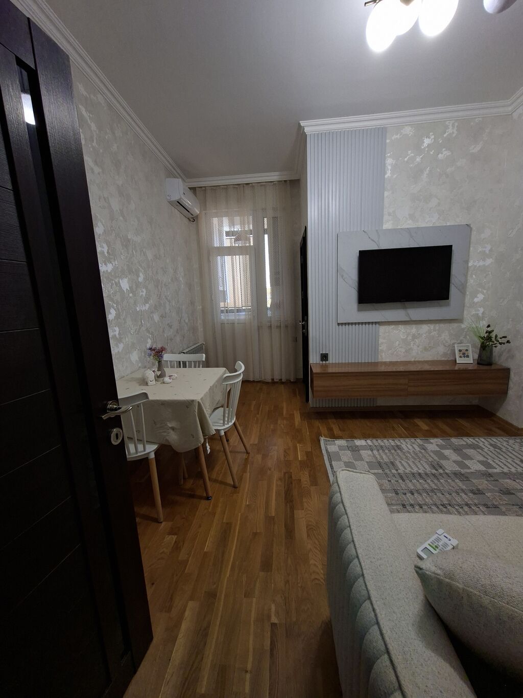 Ünvan- Sumqayıt ş. 10 mkr. 2-3 tələbə qız vəya 1 nəfər qala bilər
