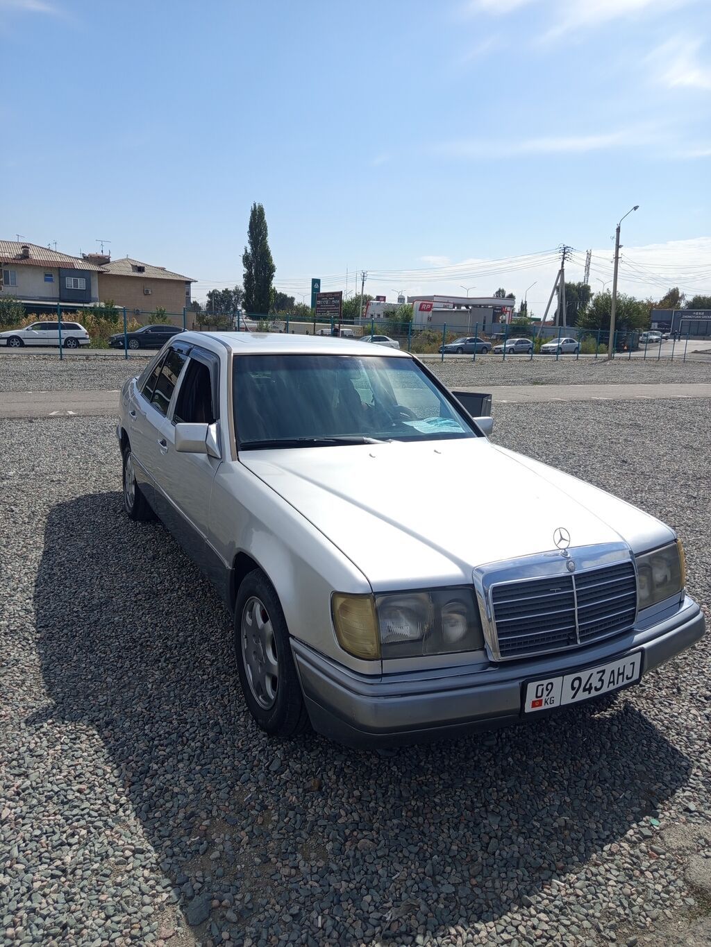 Mercedes-Benz W124: 1993 г., 2 л, Механика, Газ, Седан: фото 1
