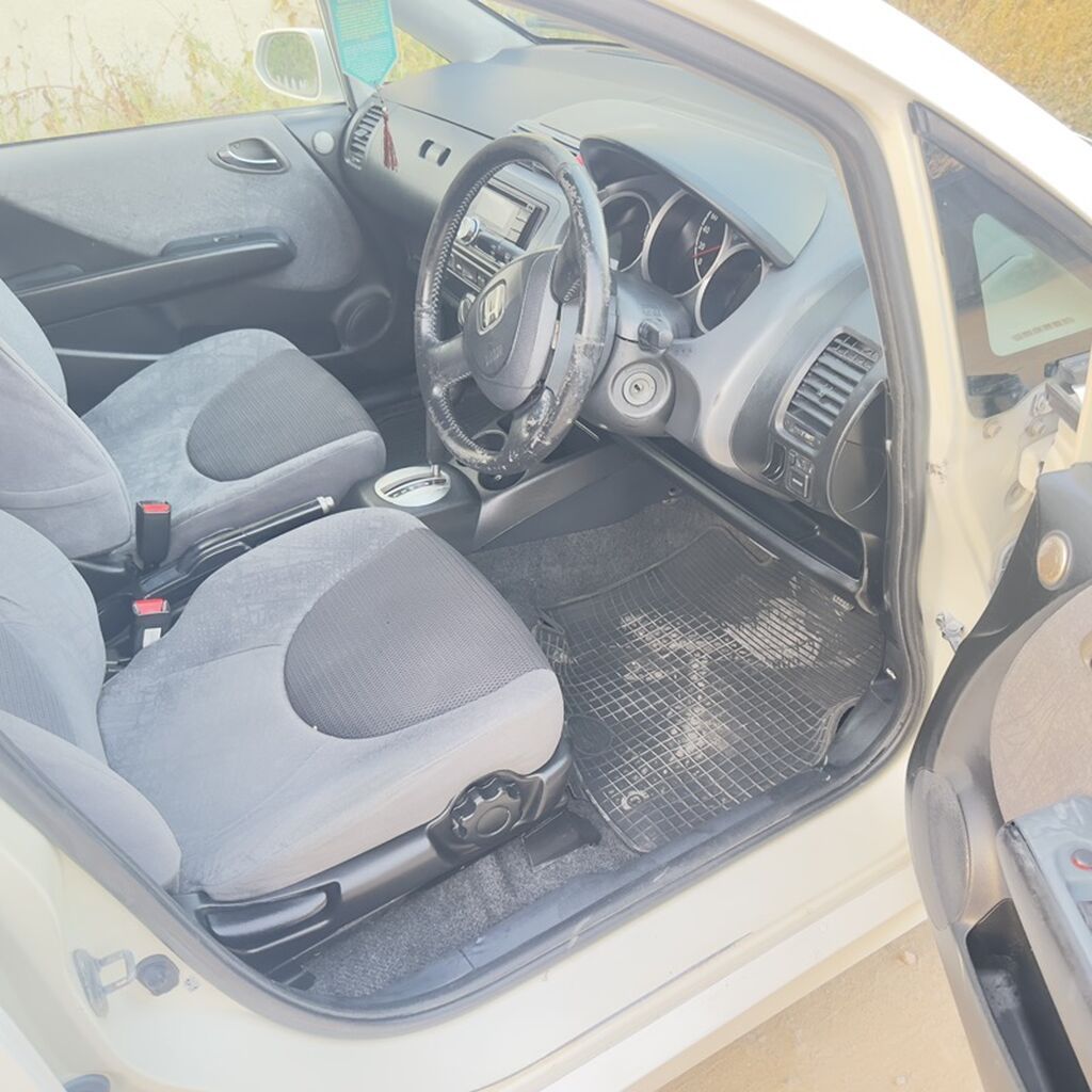 Honda Fit: 2003 г., 1.3 л, Автомат, Бензин, Хэтчбэк: фото 5