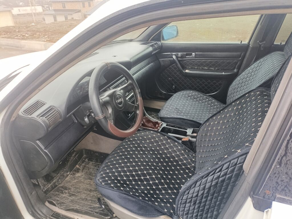 Audi 100: 1993 г., 2 л, Механика, Бензин, Универсал: фото 8