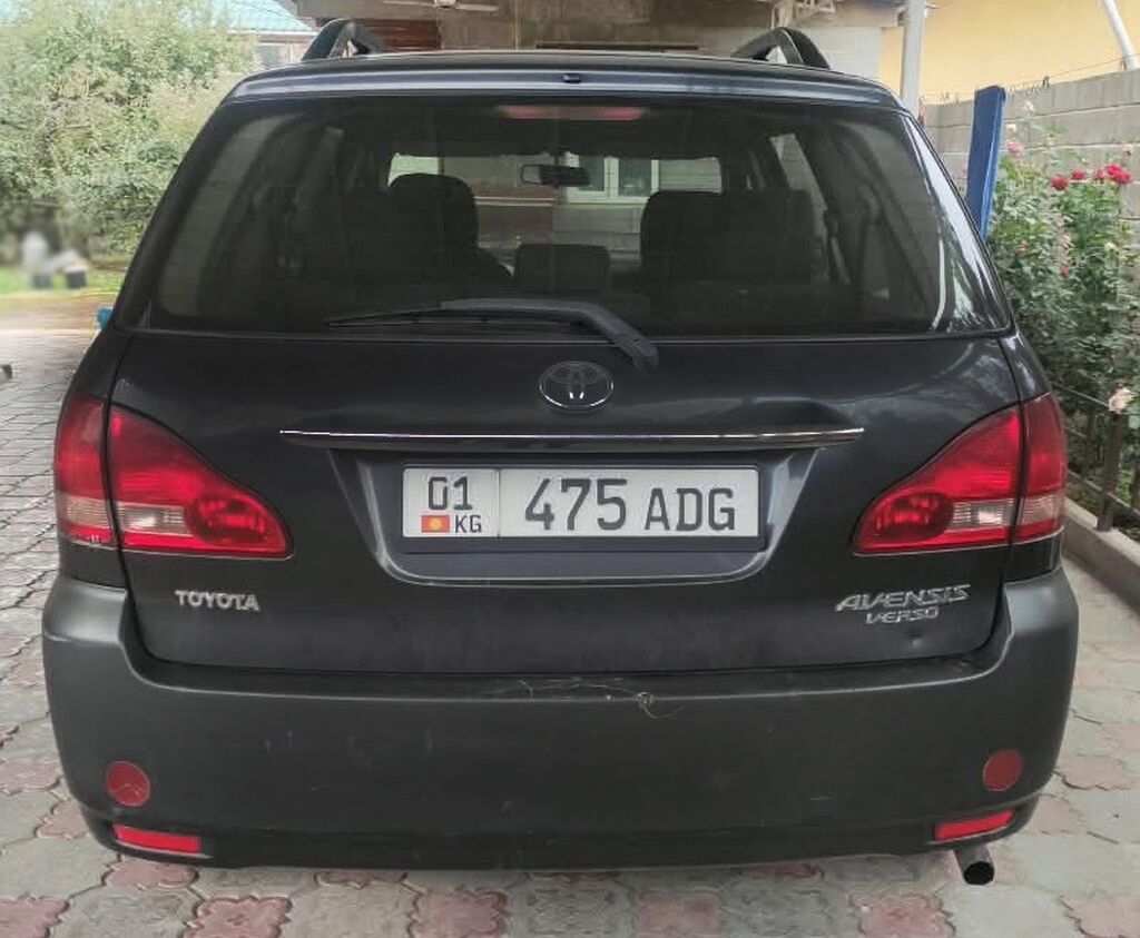 Toyota Avensis Verso: 2002 г., 2 л, Механика, Бензин, Минивэн: фото 2