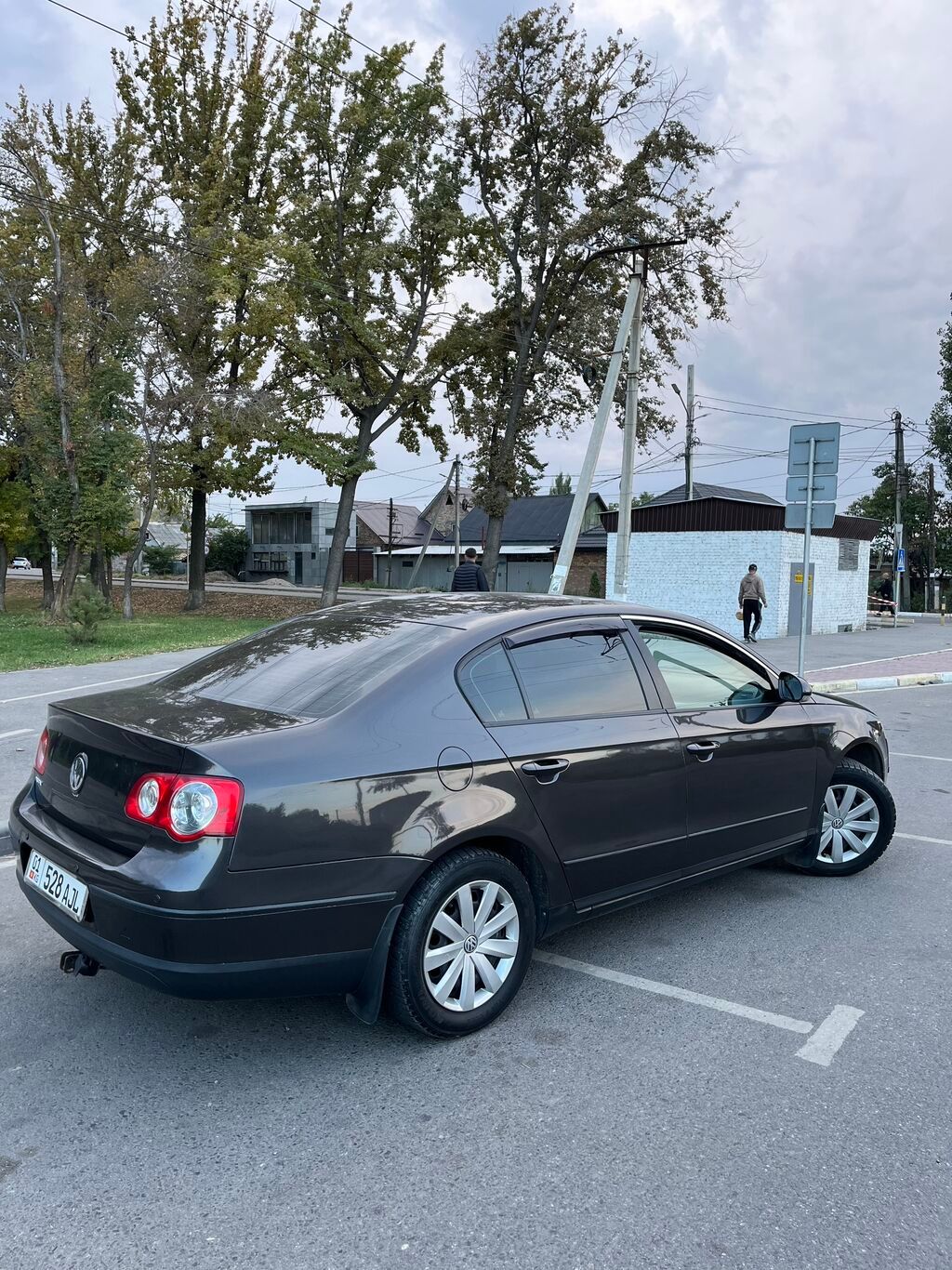 Volkswagen Passat: 2008 г., 1.6 л, Механика, Бензин, Седан: фото 4