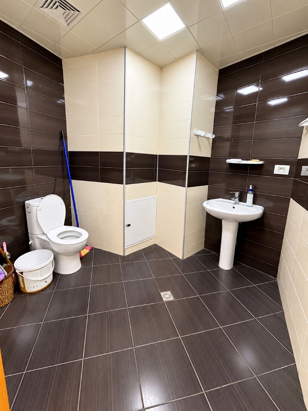 PRESTİJLİ OFİS İCARƏYƏ VERİLİR Ünvan: Nərimanov rayonu Sahə: 230 m²