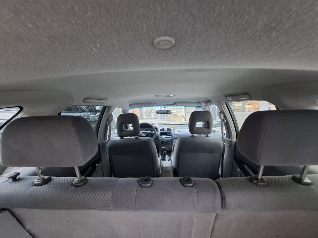 Mazda 323: 2002 г., 1.3 л, Механика, Бензин, Хэтчбэк: фото 7