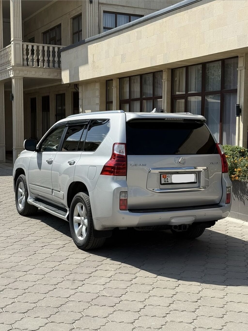 Lexus GX: 2010 г., 4.6 л, Автомат, Бензин, Внедорожник: фото 2