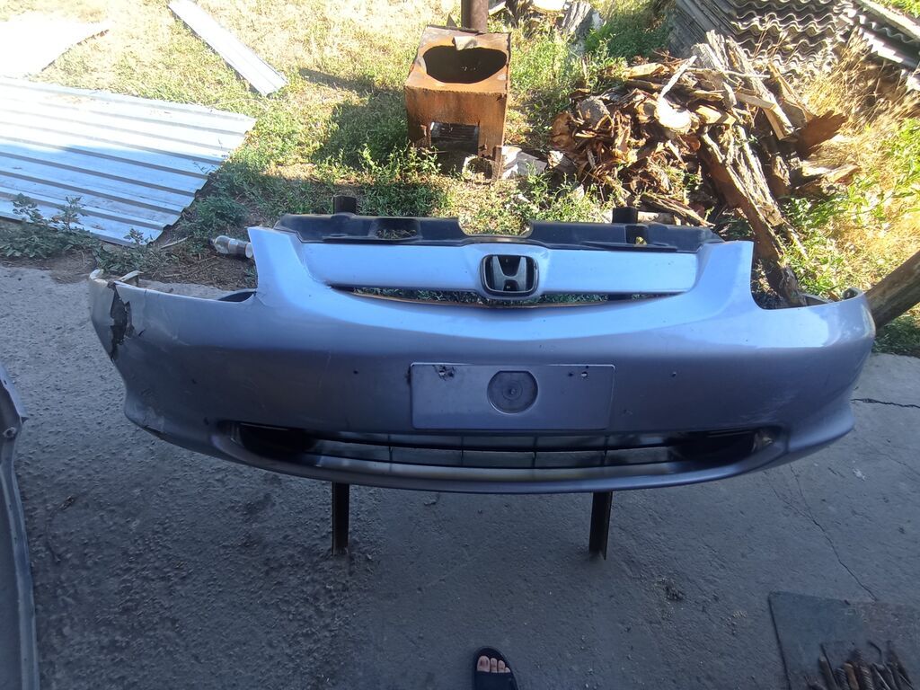 Передний бампер для Honda сивик (эмблема Honda на решётке), окрашен в — фото 2