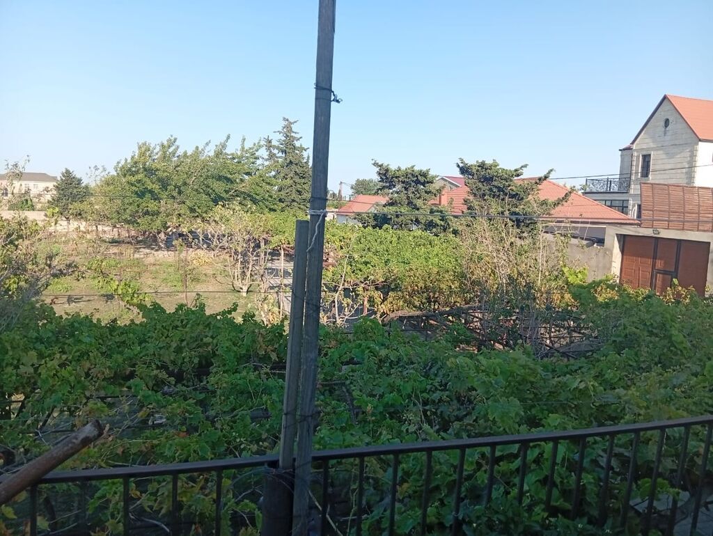 Geniş həyətyanı sahəsi və uzun eyvanı olan fərdi yaşayış evi -