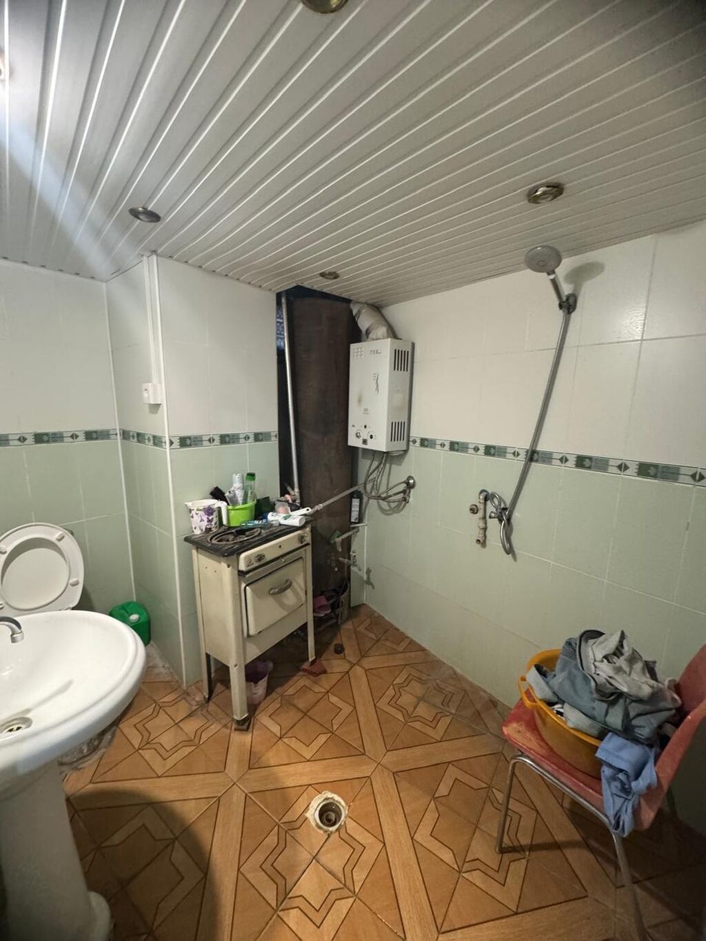 6 otaqlı, 216 kv. m, Orta təmir