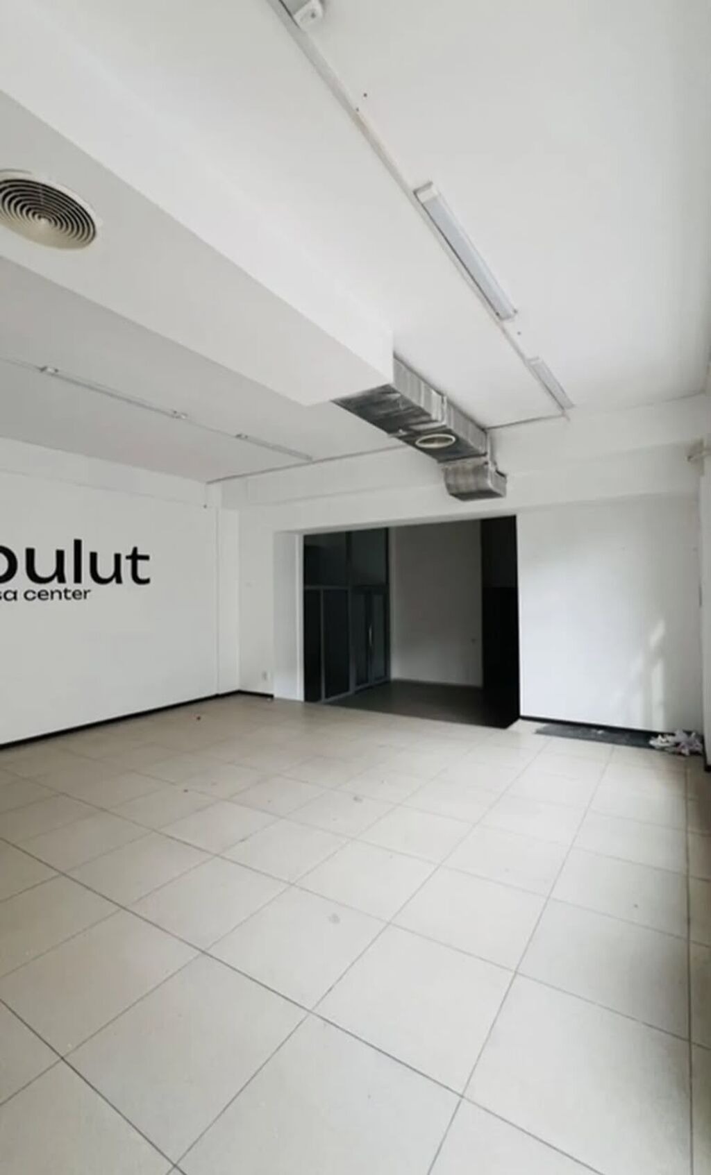 Сдаю Офис целиком: 100 м², В жилом комплексе, С ремонтом, Первая линия, С высокими потолками