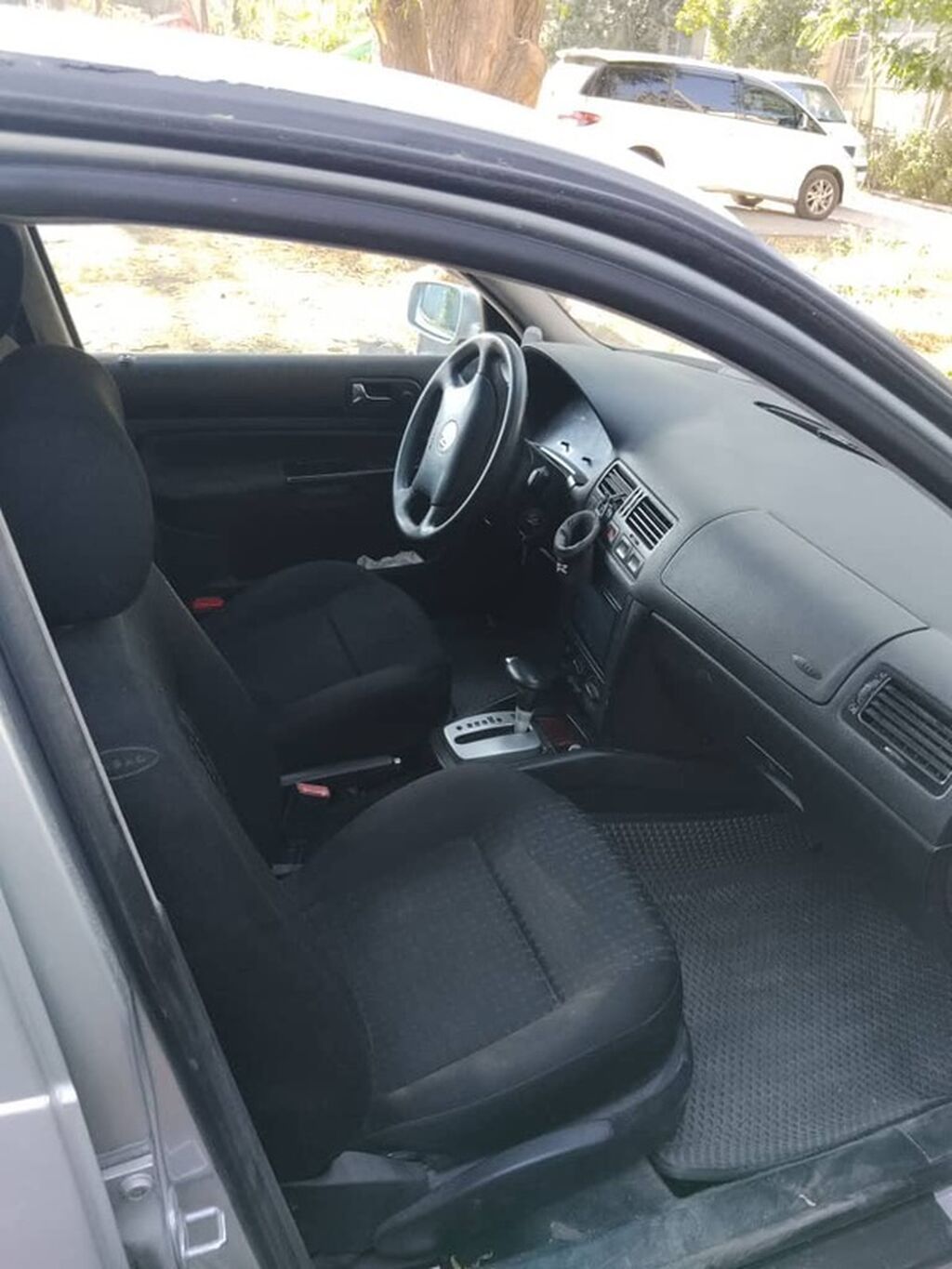 Volkswagen Golf: 2002 г., 1.6 л, Автомат, Бензин, Хэтчбэк: фото 5