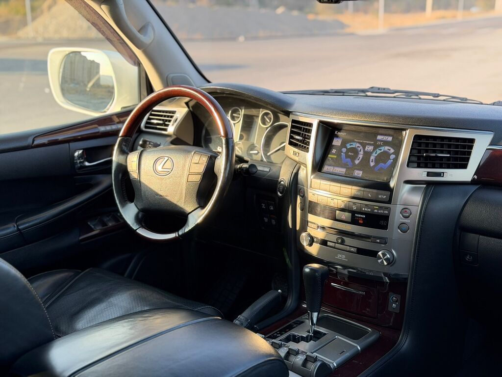 Lexus LX: 2012 г., 5.7 л, Автомат, Бензин, Внедорожник: фото 4