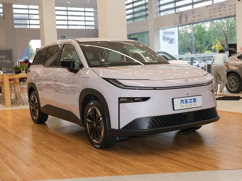 Toyota bZ3X: 2025 г., Электромобиль: фото 6