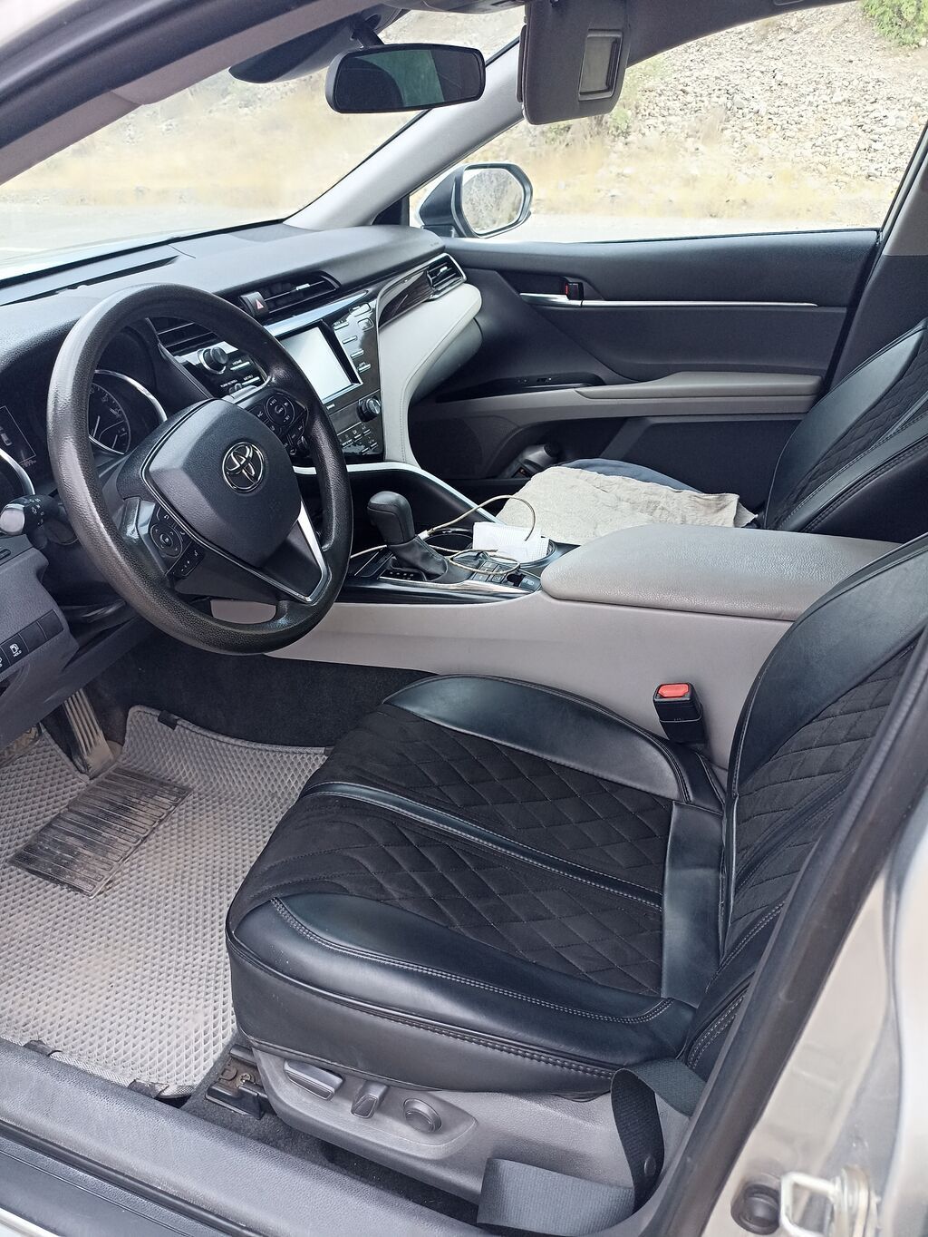 Toyota Camry: 2020 г., 2.5 л, Автомат, Гибрид, Седан: фото 6