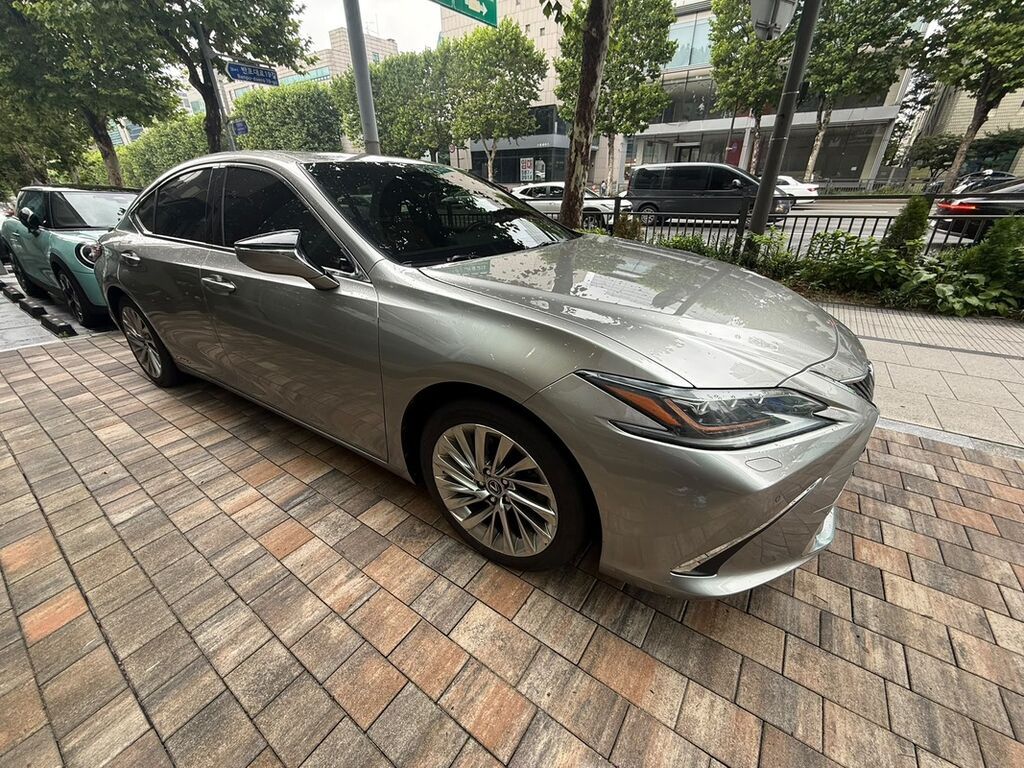 Lexus ES