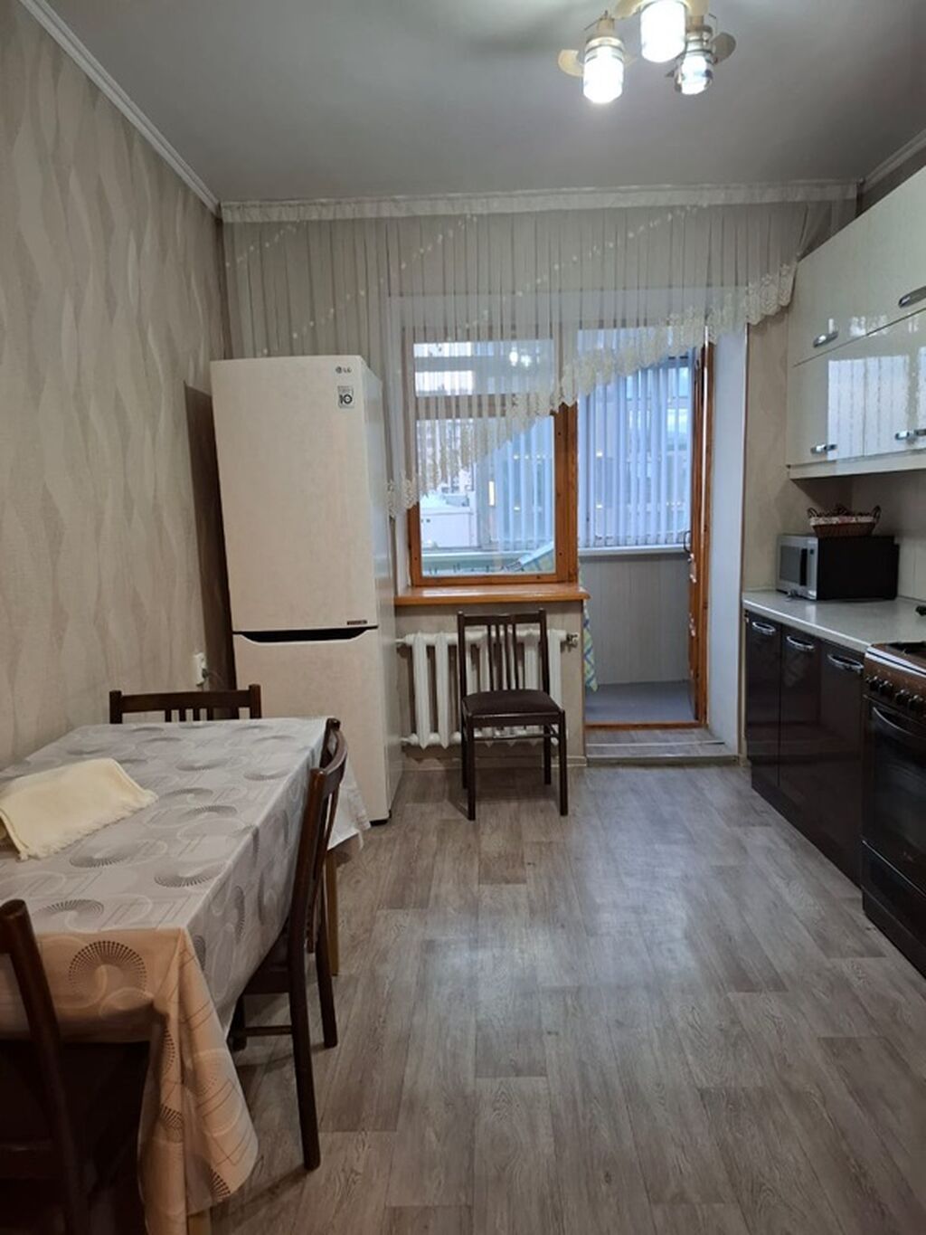 Сдам 3-комн. квартиру в центре, мебель, от 6 мес.: фото 4