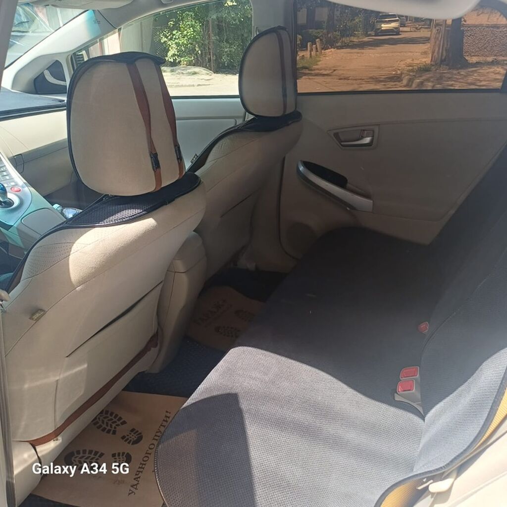 Toyota Prius: 2012 г., 1.8 л, Автомат, Гибрид, Хэтчбэк: фото 6
