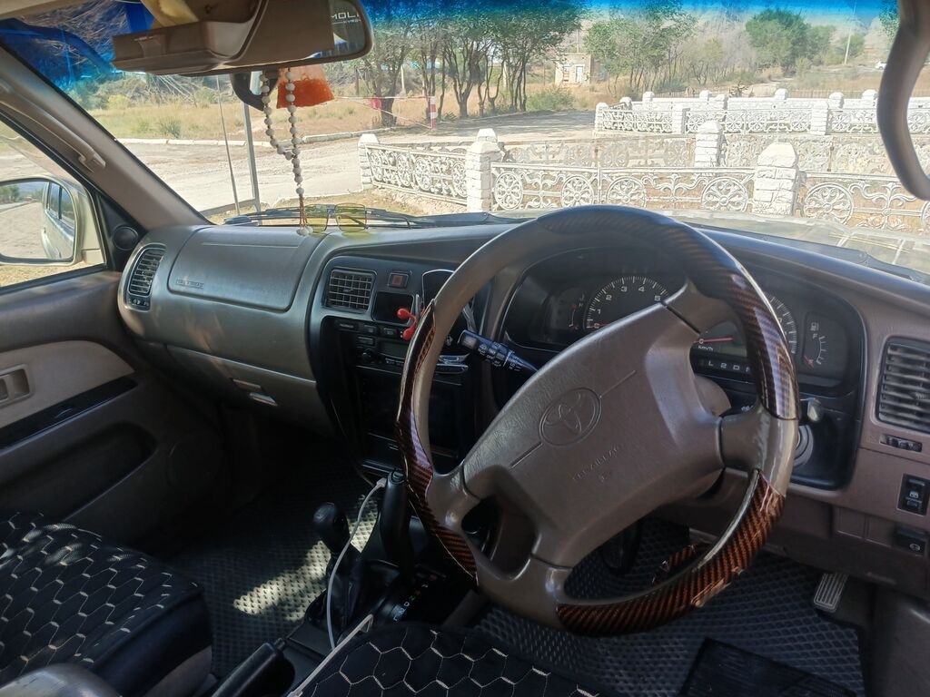 Toyota Hilux Surf: 2002 г., 2.7 л, Автомат, Газ, Внедорожник: фото 7