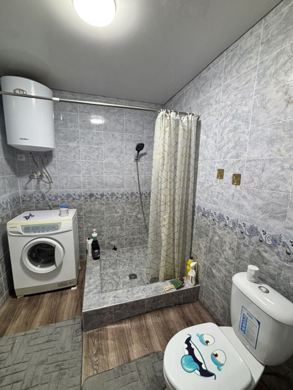 Продаю дом из 2 х комнат просторная большая кухня веранда в центре: фото 8