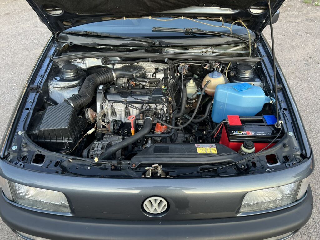 Volkswagen Passat: 1990 г., 1.8 л, Механика, Бензин, Седан: фото 2