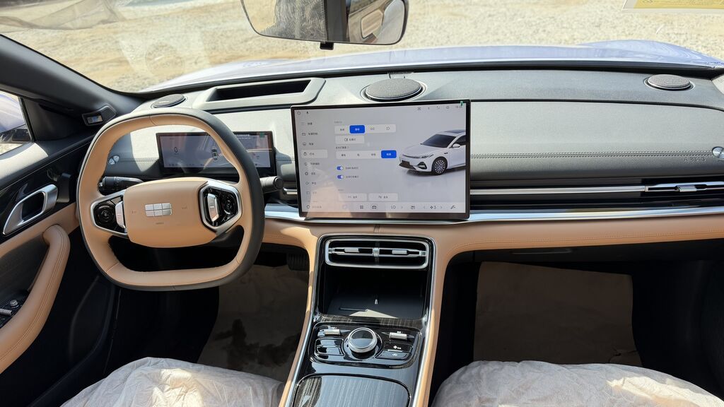 Geely Galaxy A7. Автомобиль вошел в книгу рекордов Гинеса, больше: фото 8