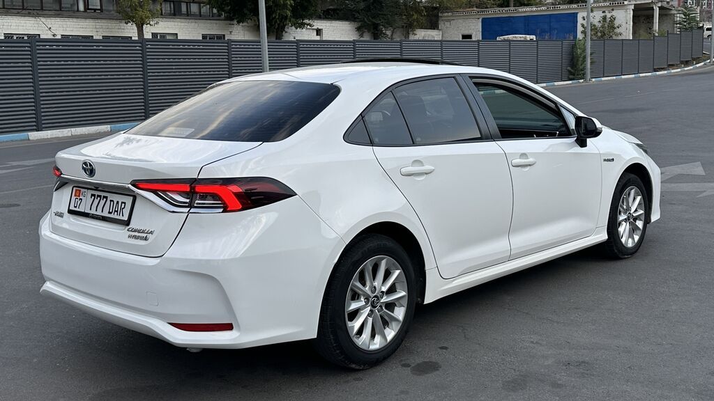 Toyota Corolla: 2021 г., 1.8 л, Вариатор, Гибрид, Седан: фото 5