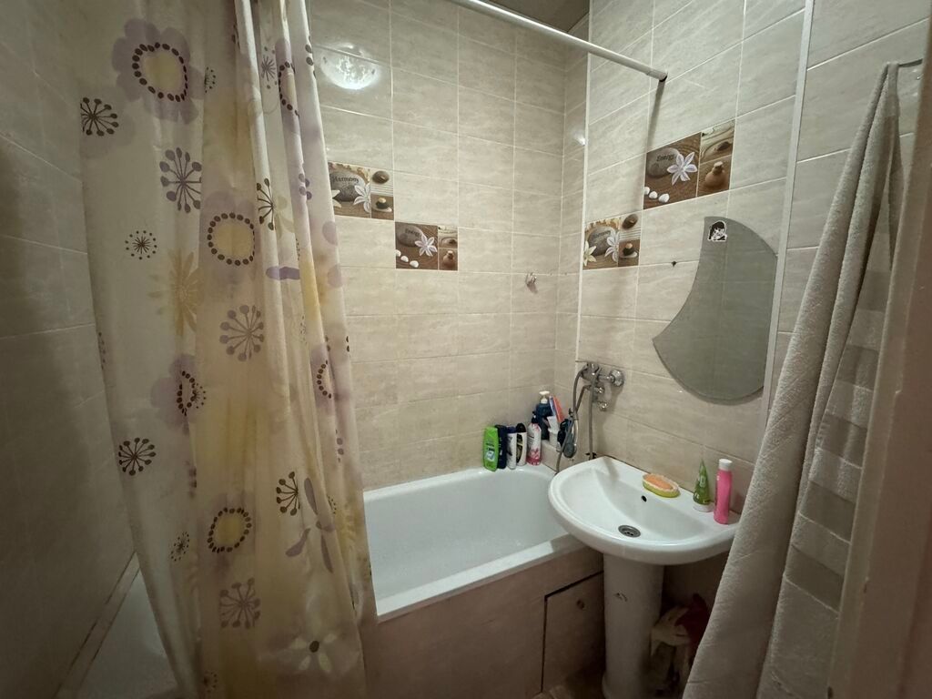 3 комнаты, 78 м², 12 мкр 106 серия, 8 этаж, Старый ремонт: фото 5