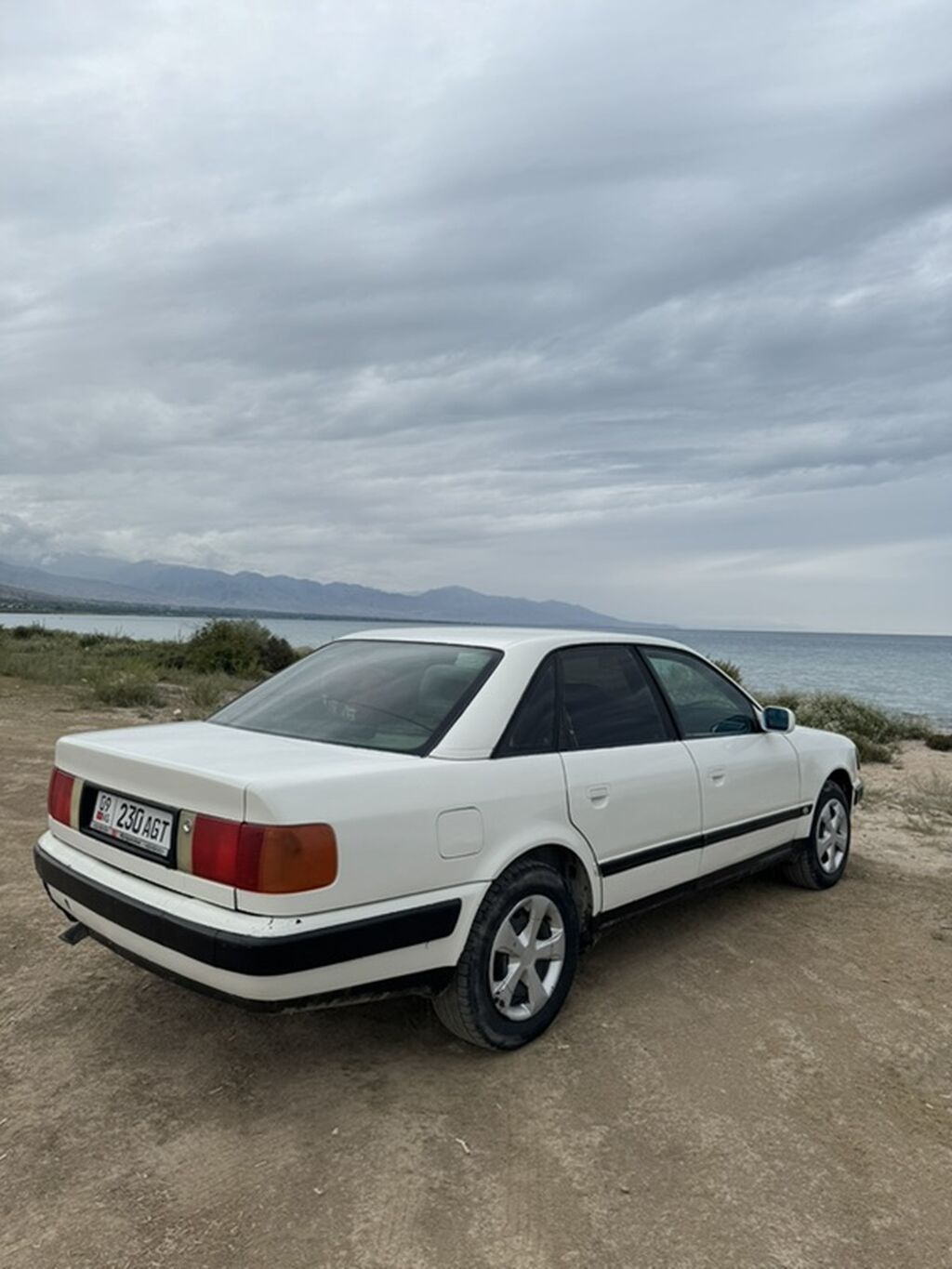 Audi 100: 1991 г., 2 л, Механика, Бензин, Седан: фото 4