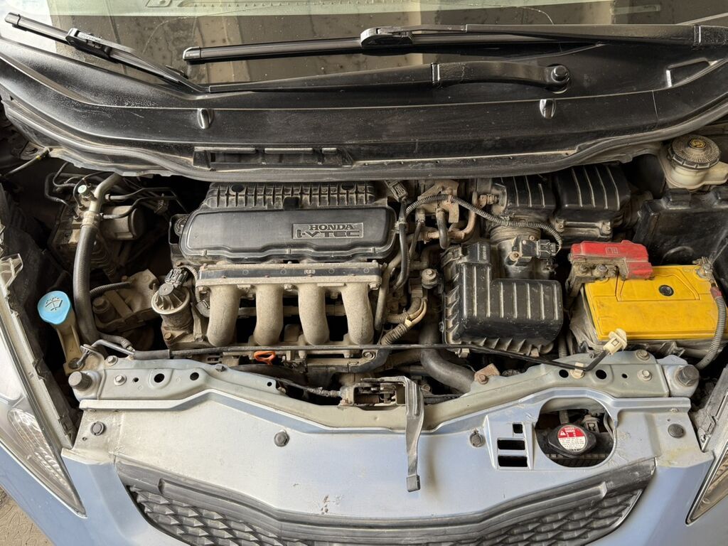 Honda Jazz: 2009 г., 1.3 л, Робот, Бензин, Хэтчбэк: фото 4