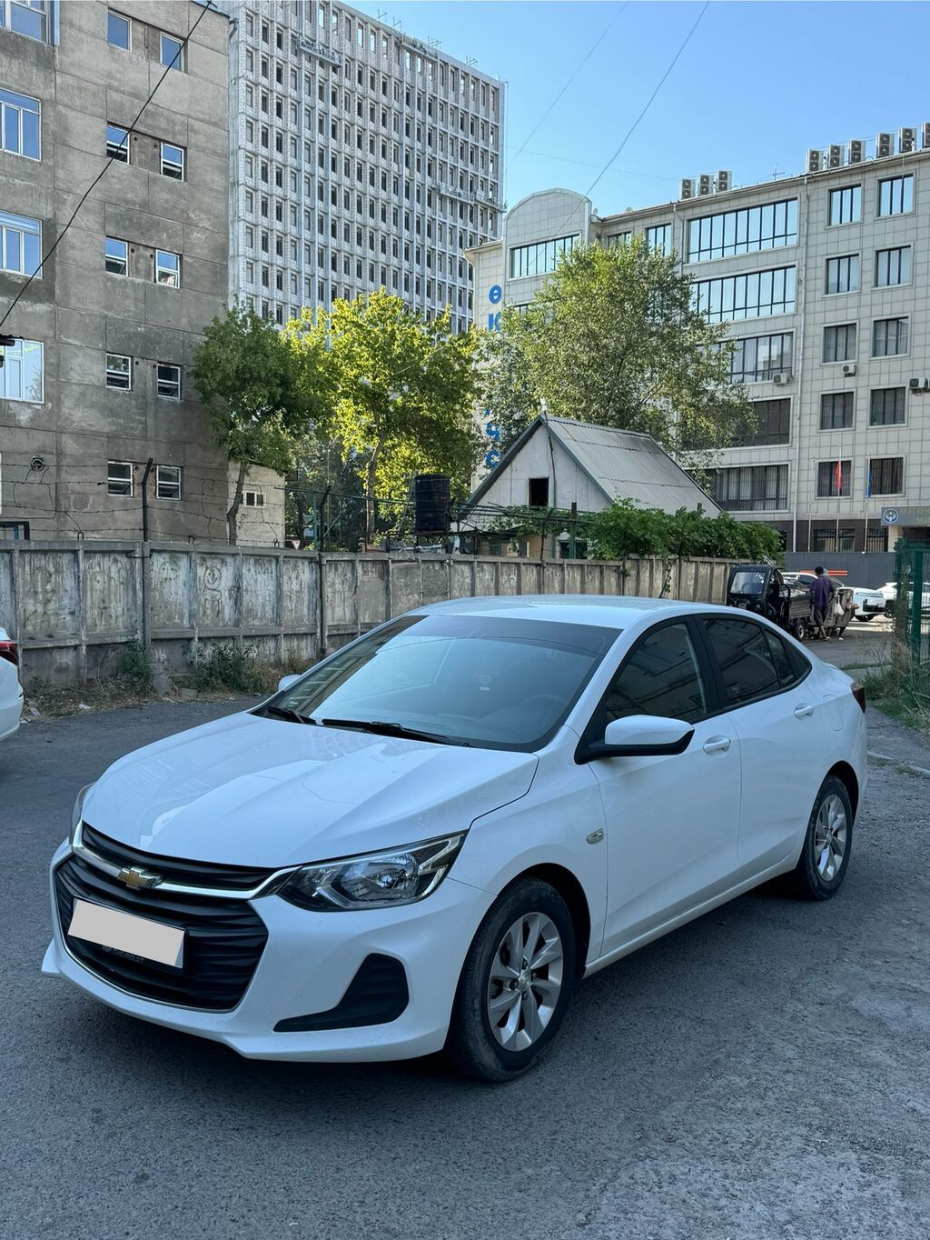 Chevrolet Onix: 2021 г., 1 л, Автомат, Бензин, Седан: фото 2