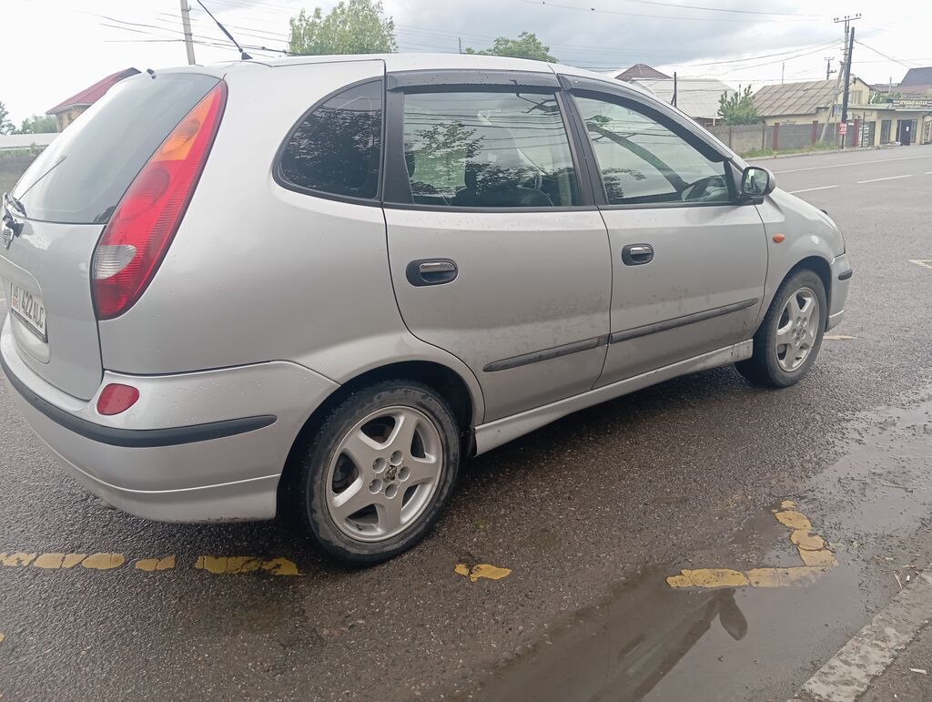 Nissan Tino: 2001 г., 1.8 л, Механика, Бензин, Хэтчбэк — фото 3
