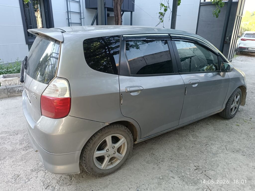 Honda Fit: 2003 г., 1.5 л, Автомат, Хэтчбэк: фото 8