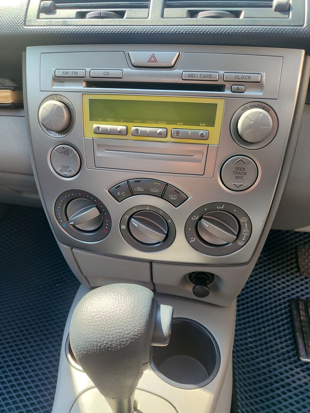 Mazda Demio: 2004 г., 0.3 л, Бензин, Хэтчбэк: фото 7