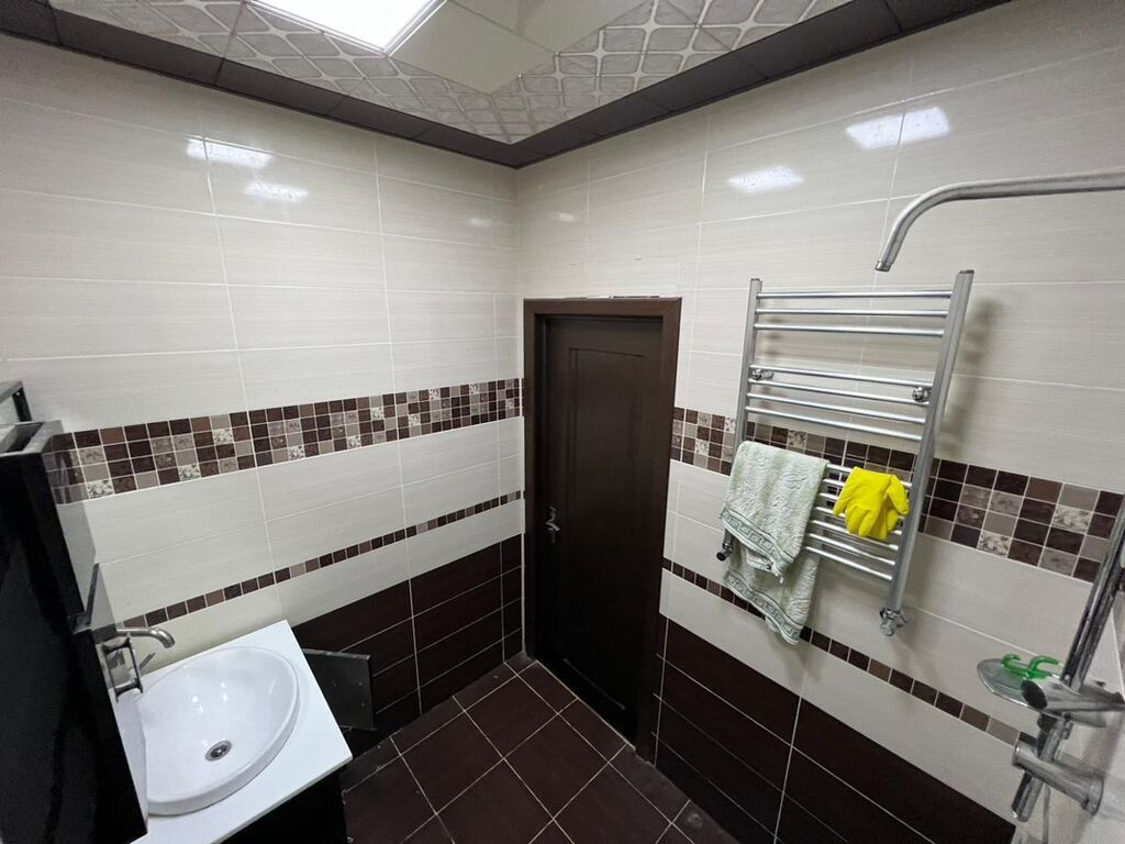 Bakı, Yasamal, 3 otaqlı, Köhnə tikili, m. Elmlər Akademiyası, 147 kv. m