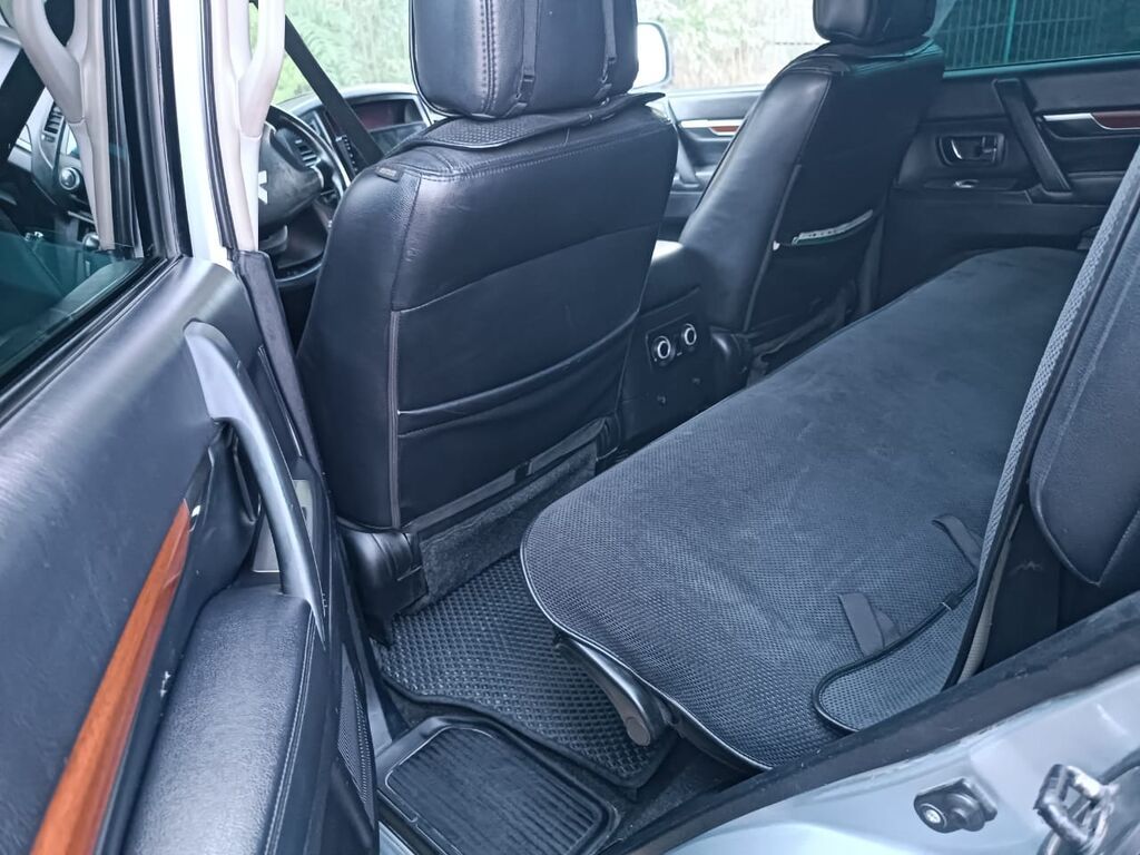 Mitsubishi Pajero: 2007 г., 3 л, Автомат, Бензин, Внедорожник: фото 4