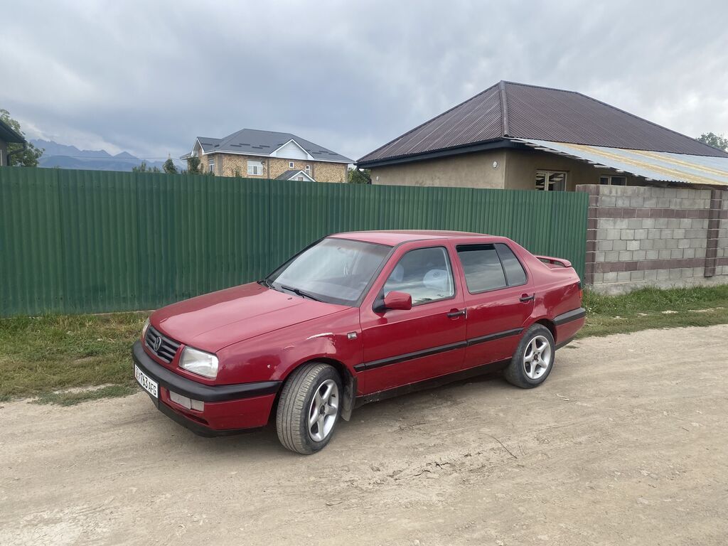 Volkswagen Vento: 1996 г., 2 л, Механика, Бензин, Седан: фото 8