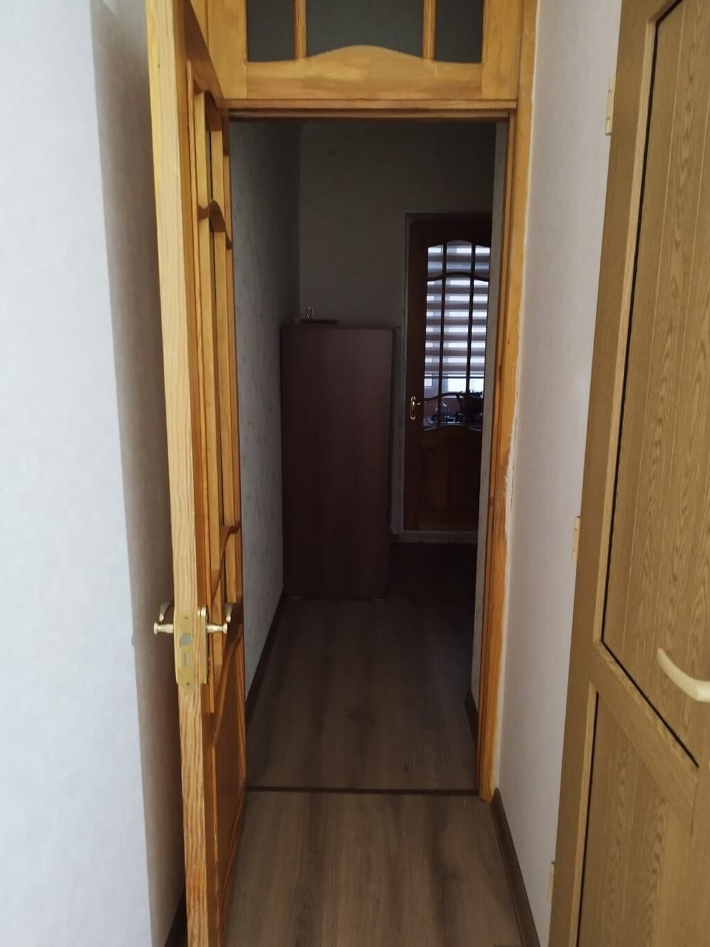1 otaqlı mənzil – komfortlu planlama və mebellə - Geniş qonaq otağı