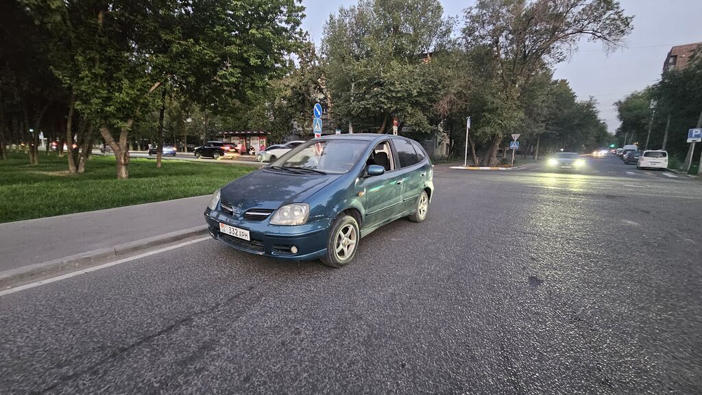 Nissan Almera Tino: 2001 г., 1.8 л, Механика, Бензин, Минивэн: фото 3