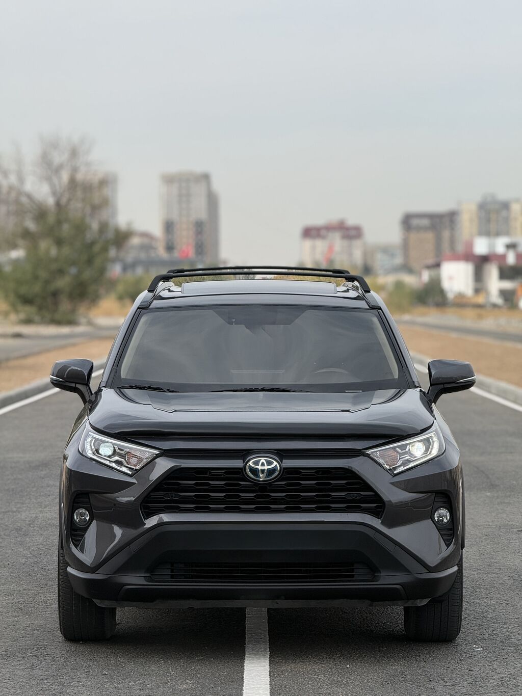 Toyota RAV4: 2019 г., 2.5 л, Автомат, Гибрид, Кроссовер: фото 2