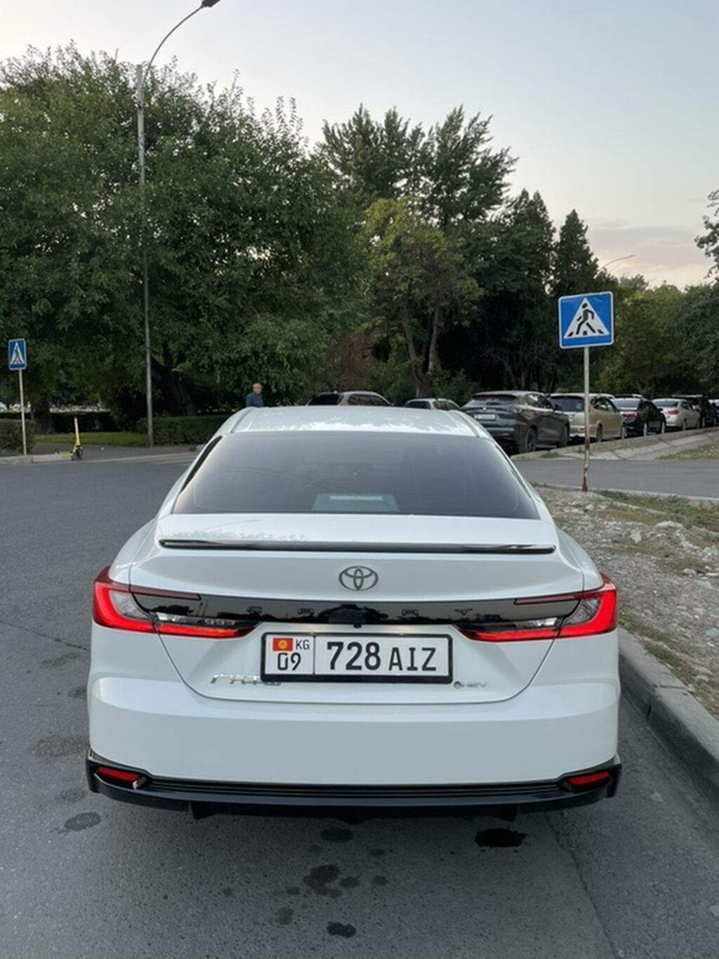 Toyota Camry: 2025 г., 2 л, Автомат, Гибрид, Седан: фото 4