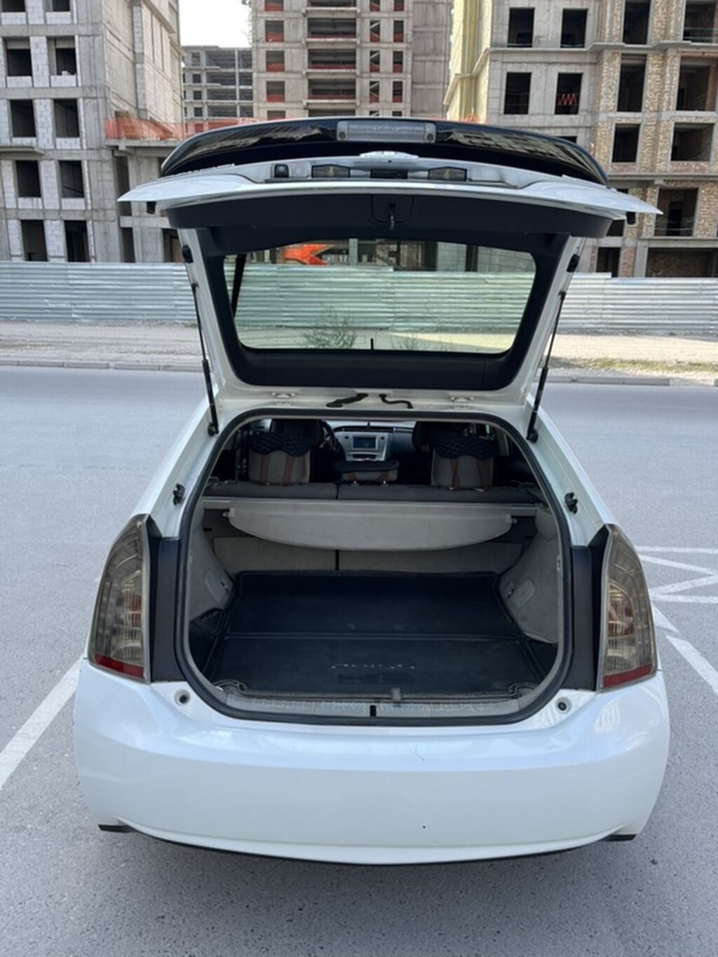 Toyota Prius: 2014 г., 1.8 л, Автомат, Гибрид, Хэтчбэк: фото 7