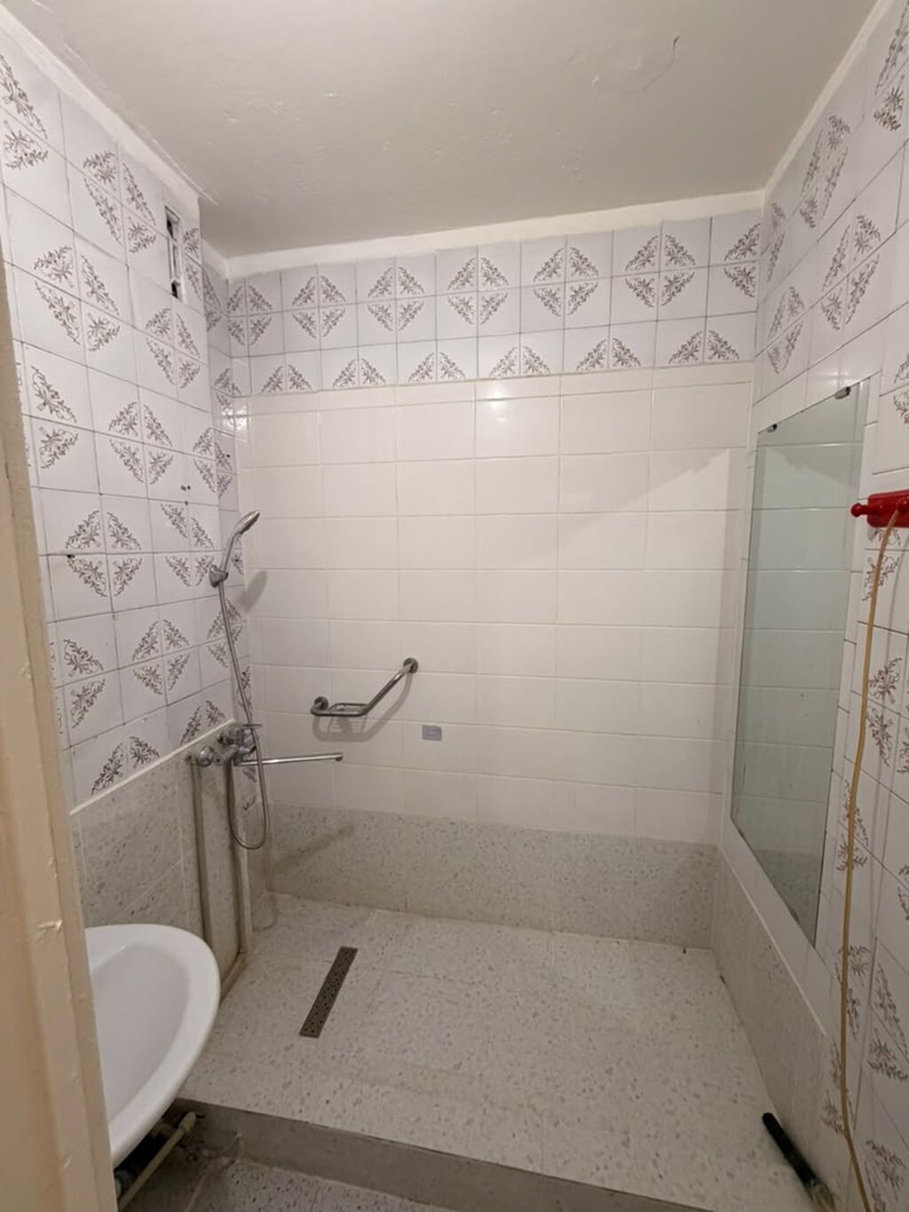 4 комнаты, 90 м², 12 мкр 106 серия, 1 этаж, Старый ремонт: фото 3