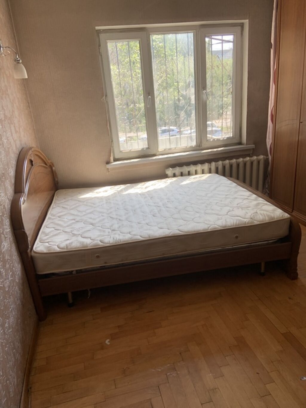 Продаю Спальный гарнитур в классическом стиле, натуральный оттенок: фото 3