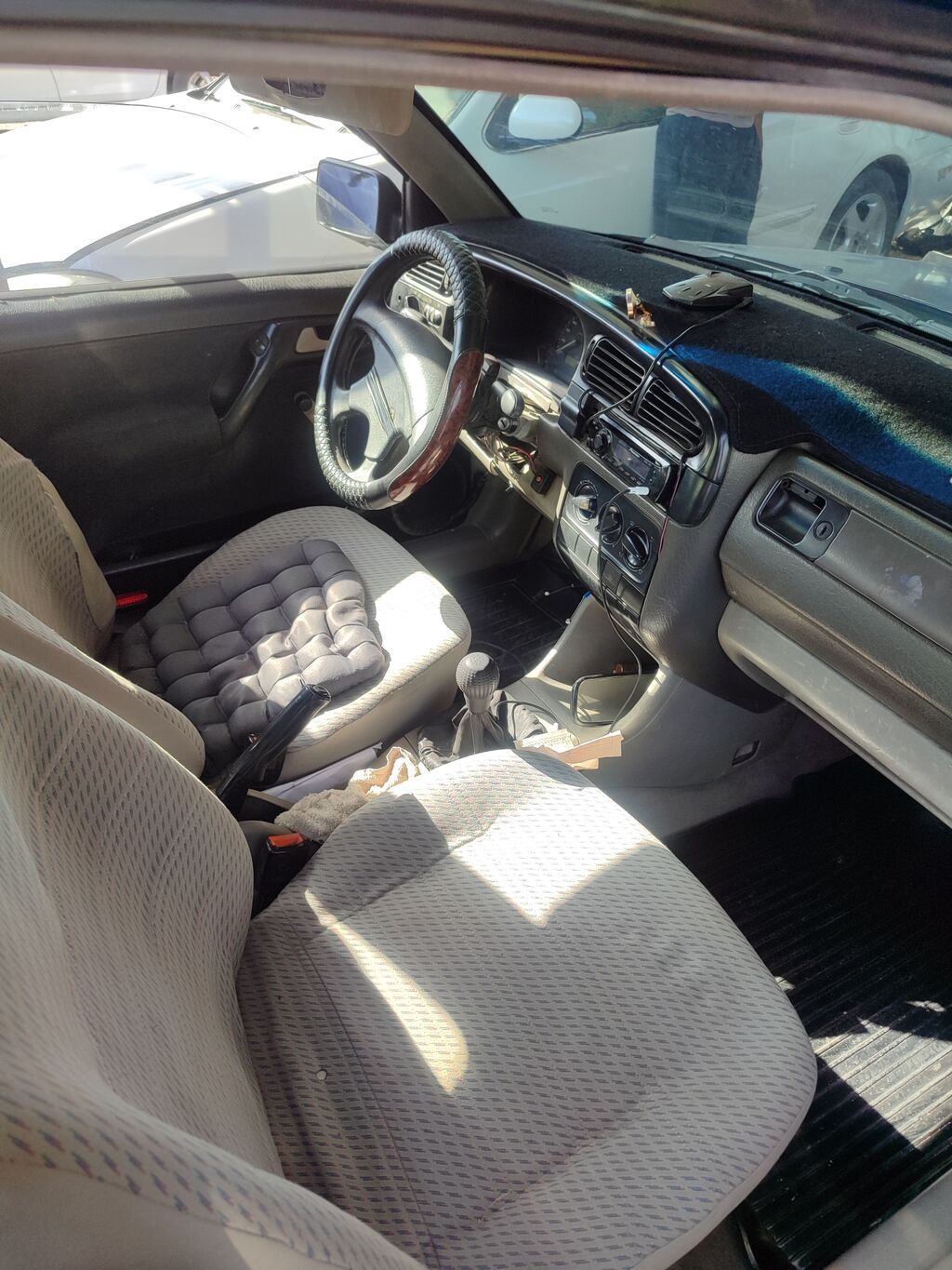 Volkswagen Vento: 1992 г., Седан: фото 7