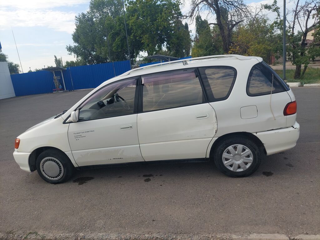 Toyota Ipsum: 2000 г., Автомат, Бензин, Минивэн: фото 5