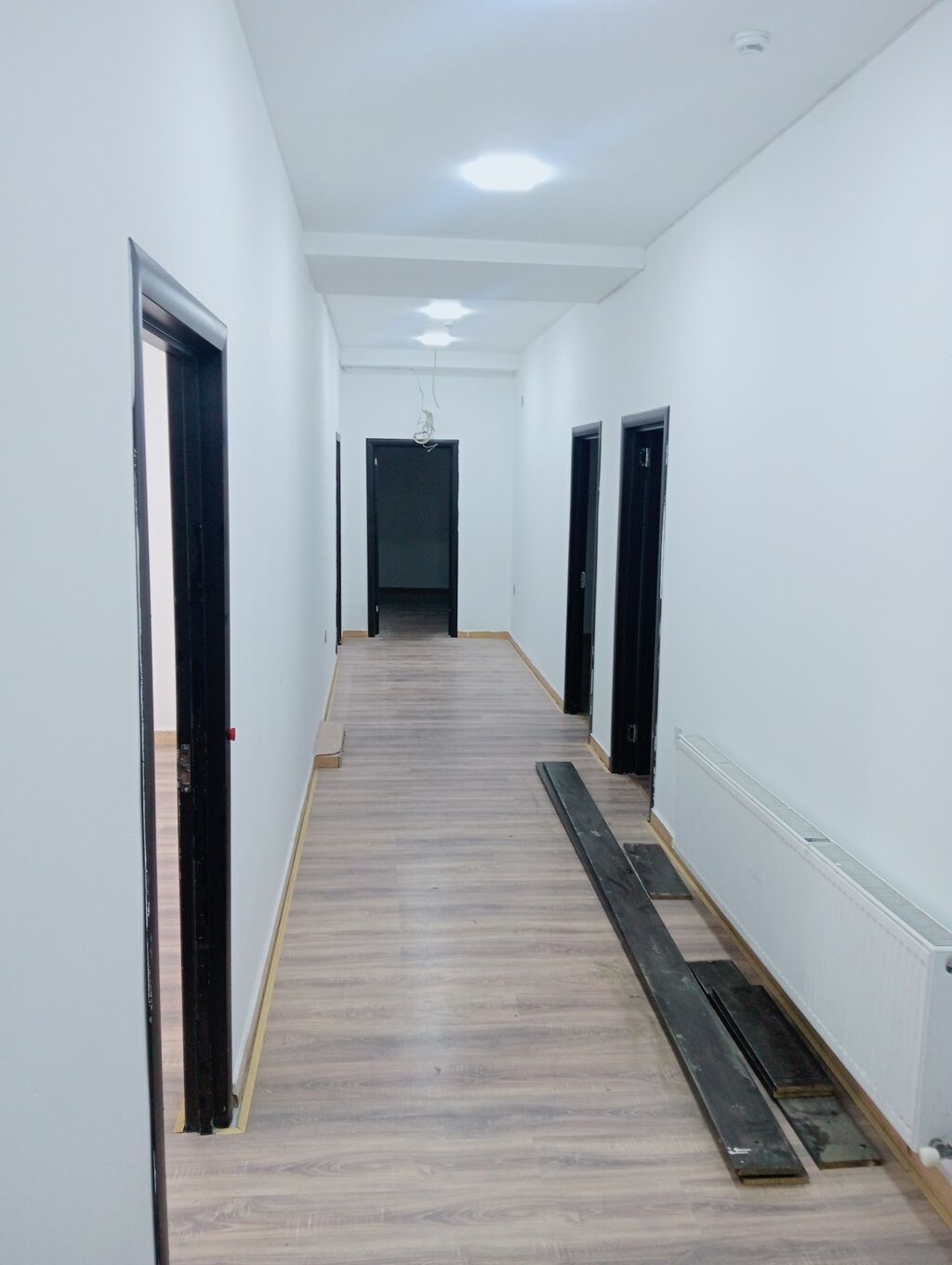 İcarəyə verilən ofis sahəsi. Babek pr 31, ağ şəhər ctiy park ilə