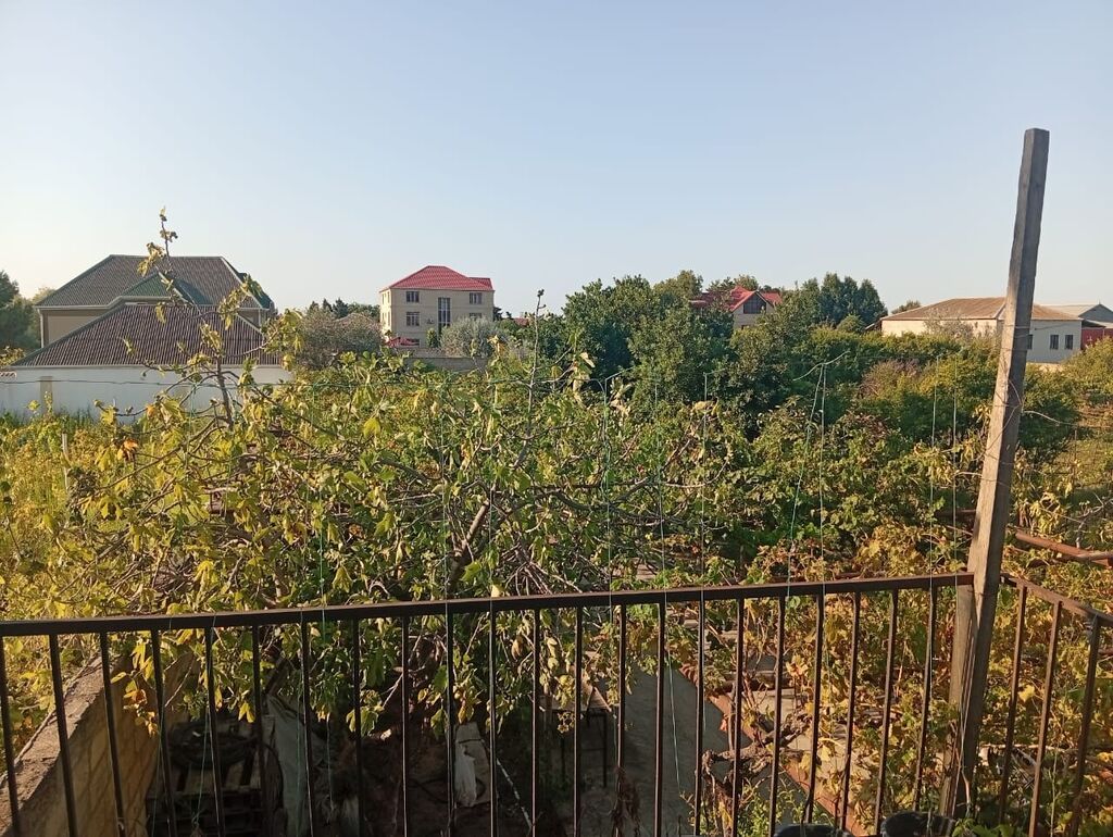 Geniş həyətyanı sahəsi və uzun eyvanı olan fərdi yaşayış evi -